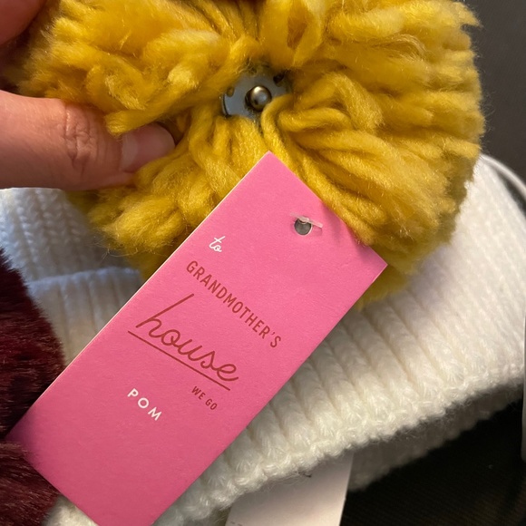 SOLD NWT Anthropologie Winter Hat Base INCLUDES 2 Interchangeable Poms - Picture 9 of 10